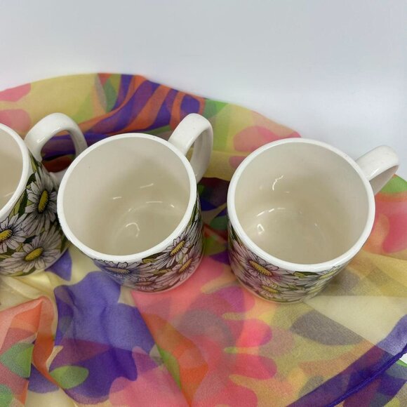 Set of 4 vintage 70s floral daisy mugs with green and white design - Picture 6 of 7